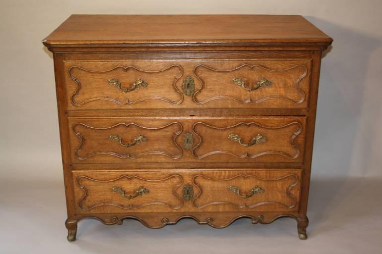 C18th carved Oak chest of drawers